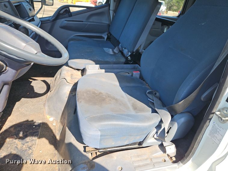 image for item EI8938 2017 Mitsubishi Fuso FEC72KL3WUHJ Crew Cab flatbed truck