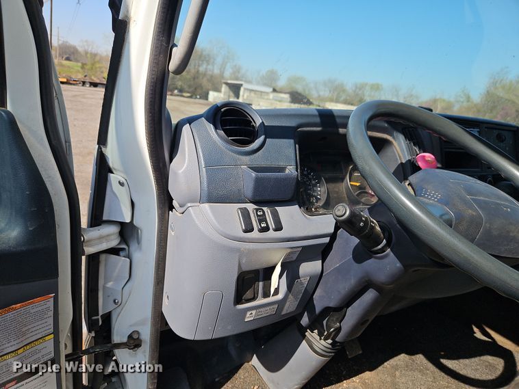 image for item EI8938 2017 Mitsubishi Fuso FEC72KL3WUHJ Crew Cab flatbed truck