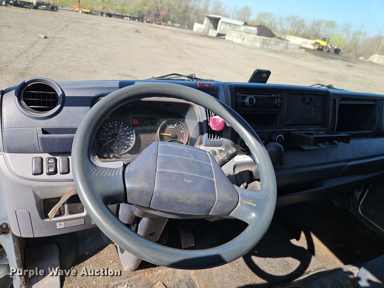 image for item EI8938 2017 Mitsubishi Fuso FEC72KL3WUHJ Crew Cab flatbed truck