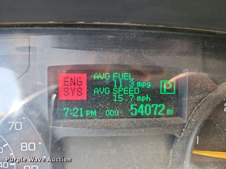 image for item EI8938 2017 Mitsubishi Fuso FEC72KL3WUHJ Crew Cab flatbed truck