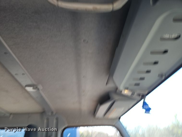 image for item EI8938 2017 Mitsubishi Fuso FEC72KL3WUHJ Crew Cab flatbed truck