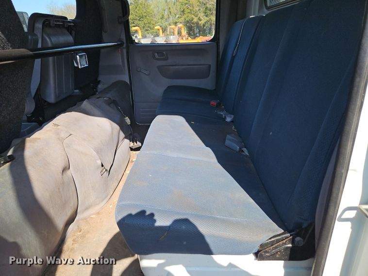 image for item EI8938 2017 Mitsubishi Fuso FEC72KL3WUHJ Crew Cab flatbed truck