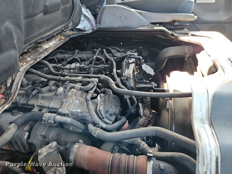 image for item EI8938 2017 Mitsubishi Fuso FEC72KL3WUHJ Crew Cab flatbed truck