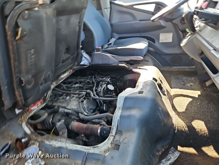 image for item EI8938 2017 Mitsubishi Fuso FEC72KL3WUHJ Crew Cab flatbed truck