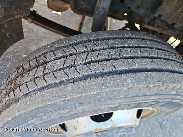 image for item EI8938 2017 Mitsubishi Fuso FEC72KL3WUHJ Crew Cab flatbed truck