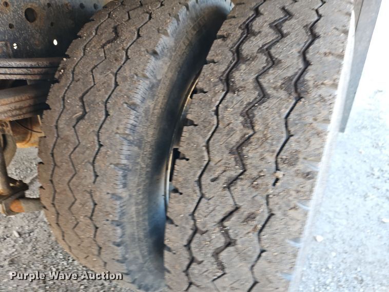 image for item EI8938 2017 Mitsubishi Fuso FEC72KL3WUHJ Crew Cab flatbed truck