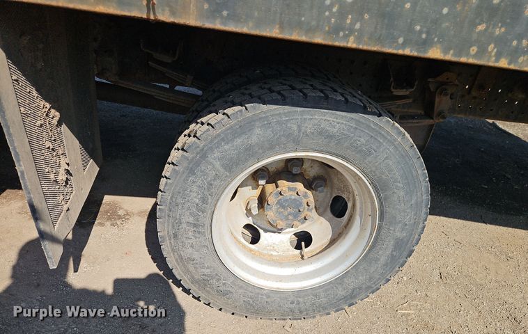 image for item EI8938 2017 Mitsubishi Fuso FEC72KL3WUHJ Crew Cab flatbed truck