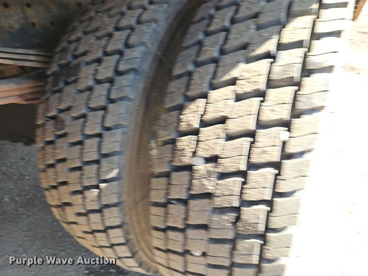 image for item EI8938 2017 Mitsubishi Fuso FEC72KL3WUHJ Crew Cab flatbed truck