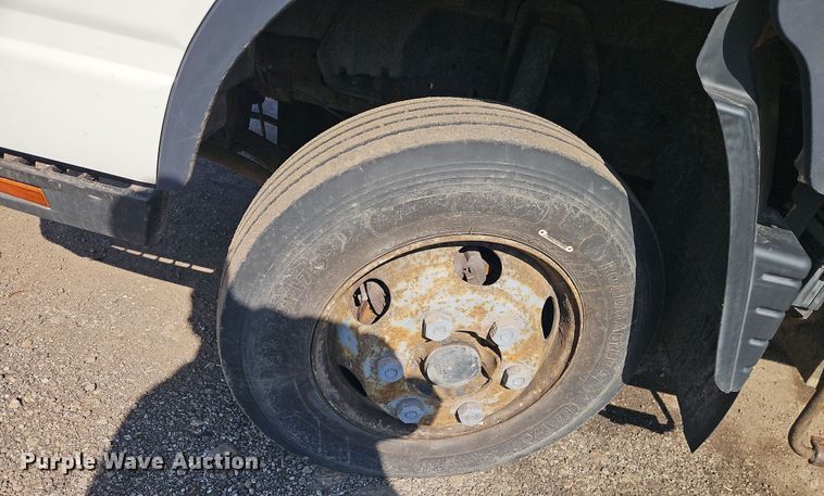 image for item EI8938 2017 Mitsubishi Fuso FEC72KL3WUHJ Crew Cab flatbed truck