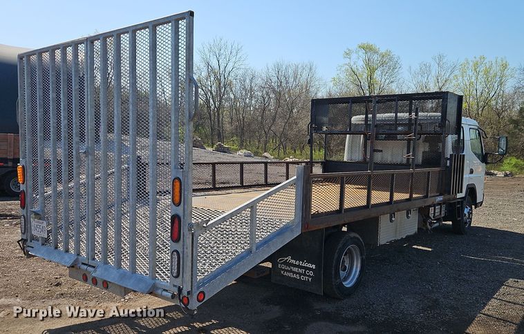 image for item EI8939 2017 Mitsubishi Fuso FEC72KL3WUHJ Crew Cab flatbed truck