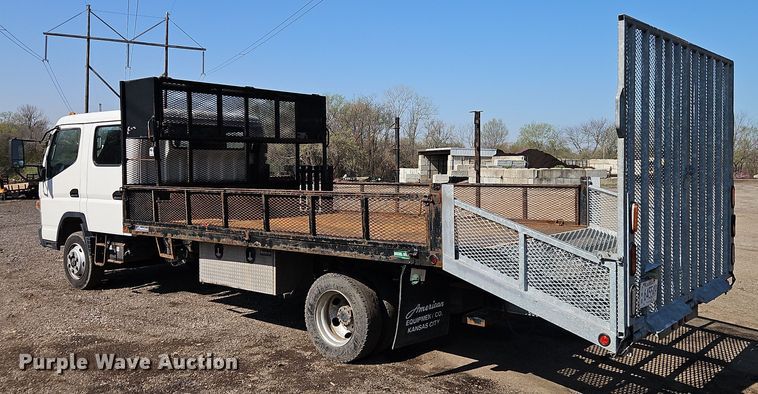 image for item EI8939 2017 Mitsubishi Fuso FEC72KL3WUHJ Crew Cab flatbed truck