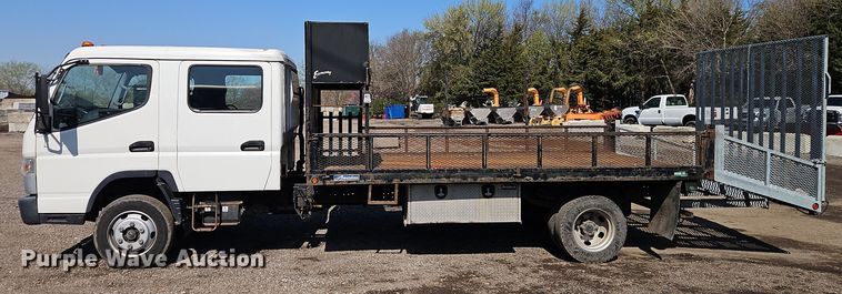 image for item EI8939 2017 Mitsubishi Fuso FEC72KL3WUHJ Crew Cab flatbed truck