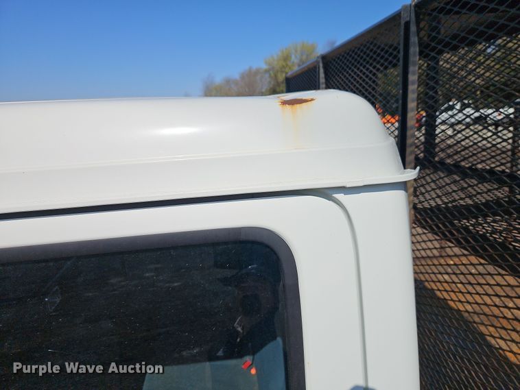 image for item EI8939 2017 Mitsubishi Fuso FEC72KL3WUHJ Crew Cab flatbed truck