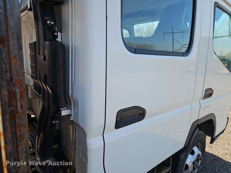 image for item EI8939 2017 Mitsubishi Fuso FEC72KL3WUHJ Crew Cab flatbed truck