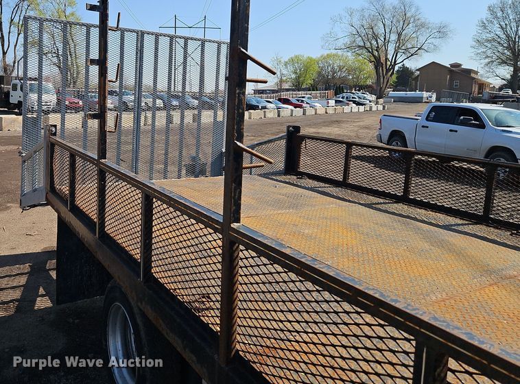 image for item EI8939 2017 Mitsubishi Fuso FEC72KL3WUHJ Crew Cab flatbed truck