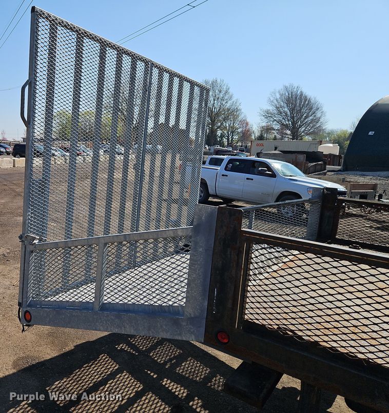 image for item EI8939 2017 Mitsubishi Fuso FEC72KL3WUHJ Crew Cab flatbed truck