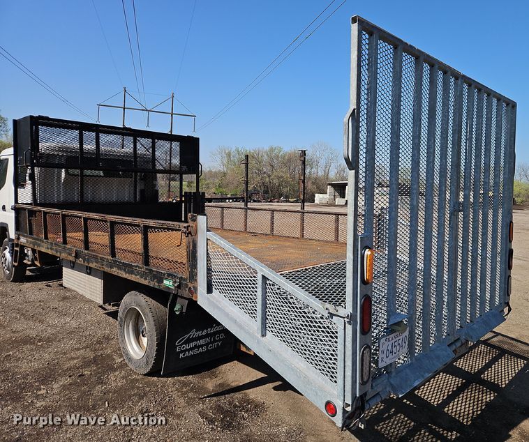 image for item EI8939 2017 Mitsubishi Fuso FEC72KL3WUHJ Crew Cab flatbed truck