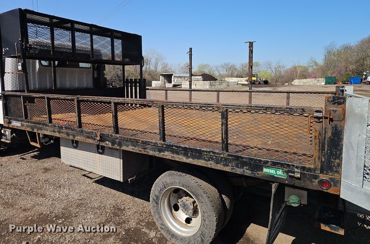 image for item EI8939 2017 Mitsubishi Fuso FEC72KL3WUHJ Crew Cab flatbed truck