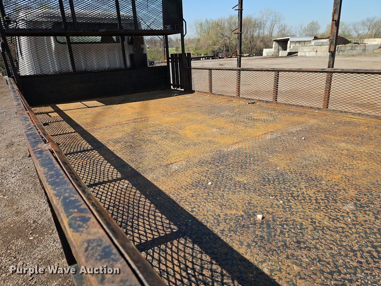 image for item EI8939 2017 Mitsubishi Fuso FEC72KL3WUHJ Crew Cab flatbed truck