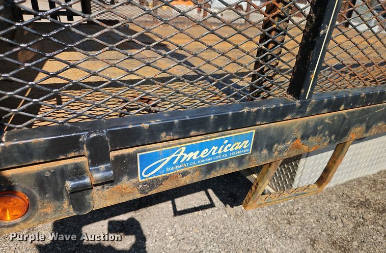 image for item EI8939 2017 Mitsubishi Fuso FEC72KL3WUHJ Crew Cab flatbed truck