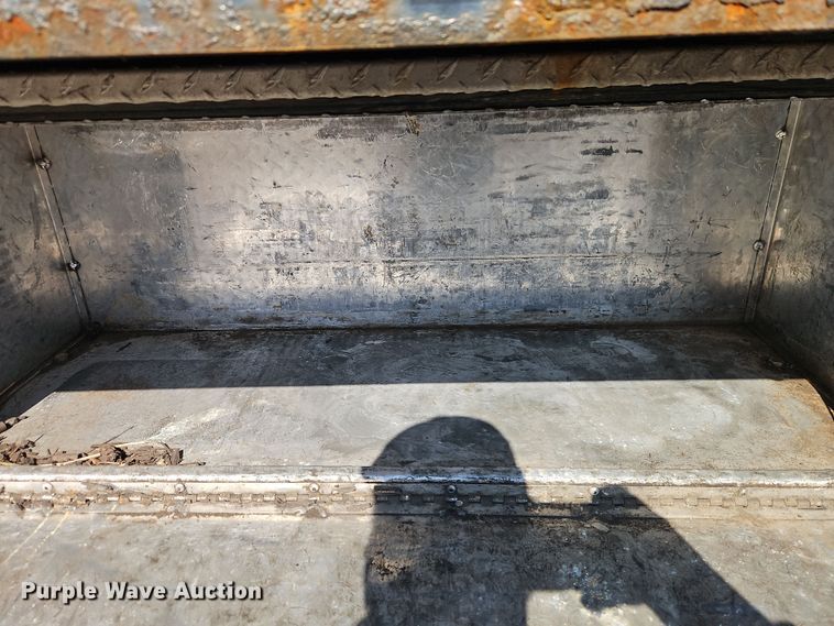 image for item EI8939 2017 Mitsubishi Fuso FEC72KL3WUHJ Crew Cab flatbed truck