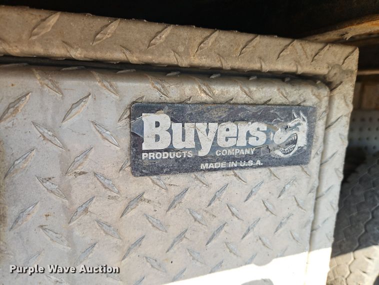 image for item EI8939 2017 Mitsubishi Fuso FEC72KL3WUHJ Crew Cab flatbed truck