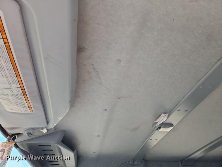 image for item EI8939 2017 Mitsubishi Fuso FEC72KL3WUHJ Crew Cab flatbed truck