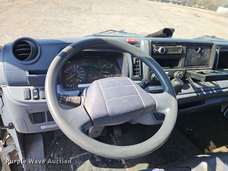 image for item EI8939 2017 Mitsubishi Fuso FEC72KL3WUHJ Crew Cab flatbed truck