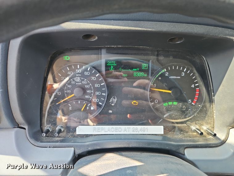 image for item EI8939 2017 Mitsubishi Fuso FEC72KL3WUHJ Crew Cab flatbed truck