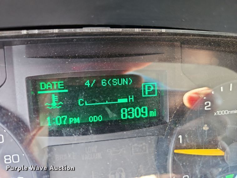 image for item EI8939 2017 Mitsubishi Fuso FEC72KL3WUHJ Crew Cab flatbed truck