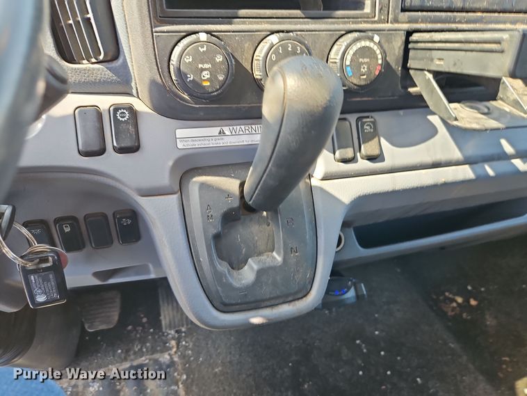 image for item EI8939 2017 Mitsubishi Fuso FEC72KL3WUHJ Crew Cab flatbed truck