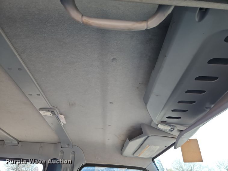 image for item EI8939 2017 Mitsubishi Fuso FEC72KL3WUHJ Crew Cab flatbed truck