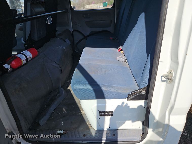 image for item EI8939 2017 Mitsubishi Fuso FEC72KL3WUHJ Crew Cab flatbed truck