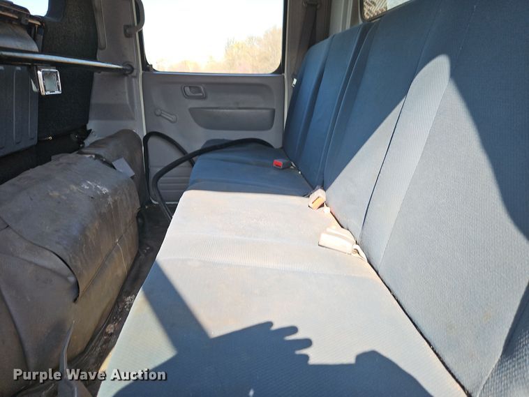 image for item EI8939 2017 Mitsubishi Fuso FEC72KL3WUHJ Crew Cab flatbed truck