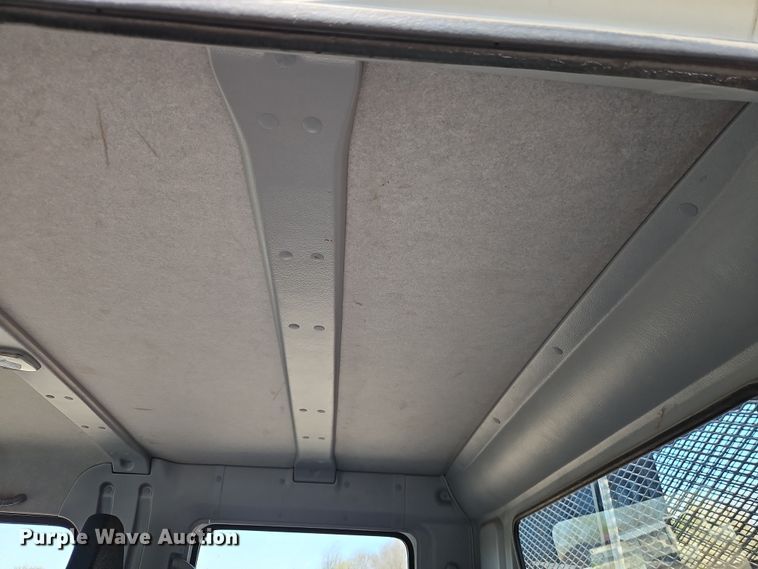 image for item EI8939 2017 Mitsubishi Fuso FEC72KL3WUHJ Crew Cab flatbed truck