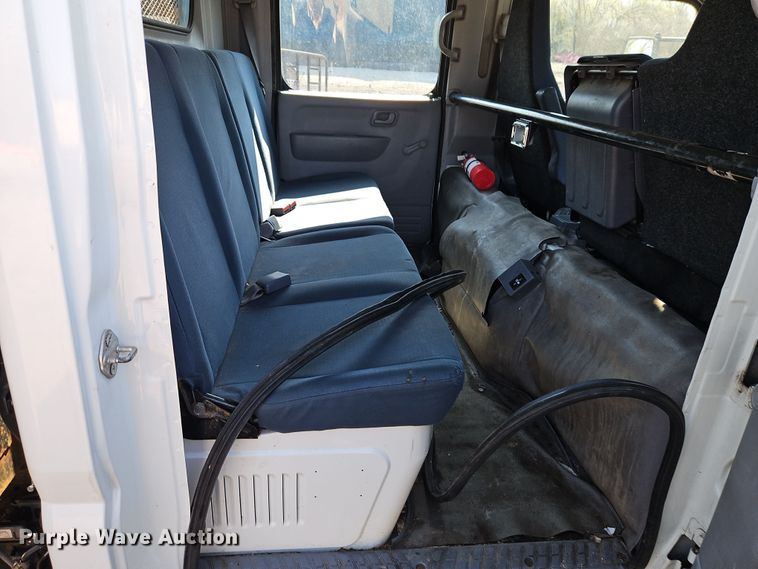 image for item EI8939 2017 Mitsubishi Fuso FEC72KL3WUHJ Crew Cab flatbed truck