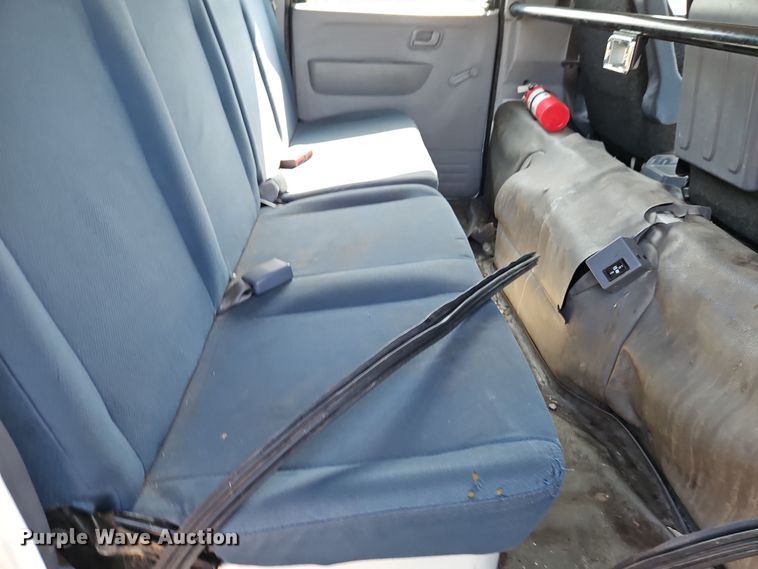 image for item EI8939 2017 Mitsubishi Fuso FEC72KL3WUHJ Crew Cab flatbed truck