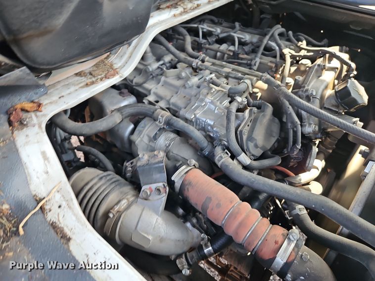 image for item EI8939 2017 Mitsubishi Fuso FEC72KL3WUHJ Crew Cab flatbed truck