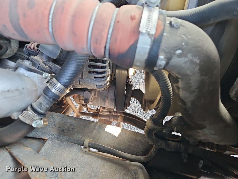 image for item EI8939 2017 Mitsubishi Fuso FEC72KL3WUHJ Crew Cab flatbed truck