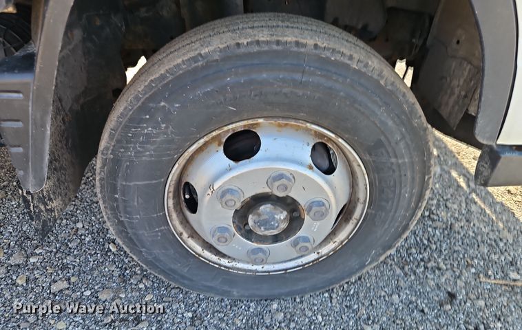 image for item EI8939 2017 Mitsubishi Fuso FEC72KL3WUHJ Crew Cab flatbed truck