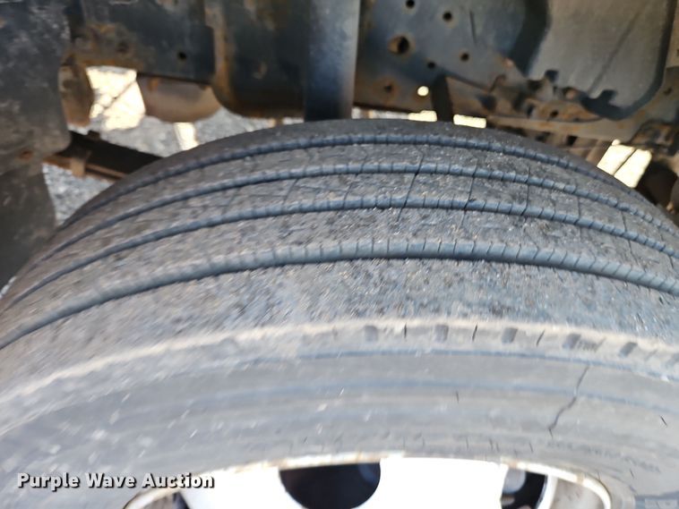 image for item EI8939 2017 Mitsubishi Fuso FEC72KL3WUHJ Crew Cab flatbed truck