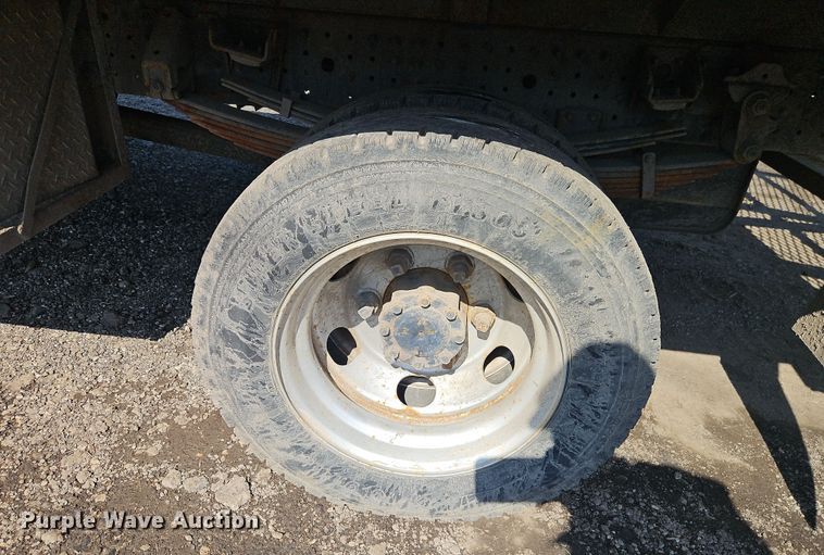 image for item EI8939 2017 Mitsubishi Fuso FEC72KL3WUHJ Crew Cab flatbed truck