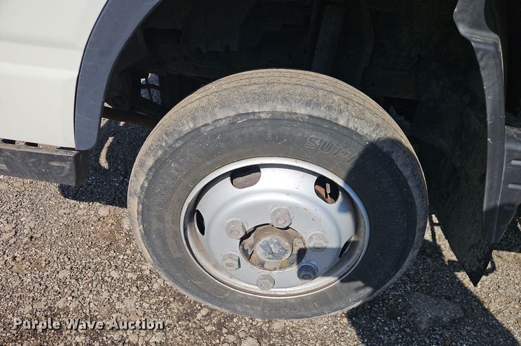 image for item EI8939 2017 Mitsubishi Fuso FEC72KL3WUHJ Crew Cab flatbed truck