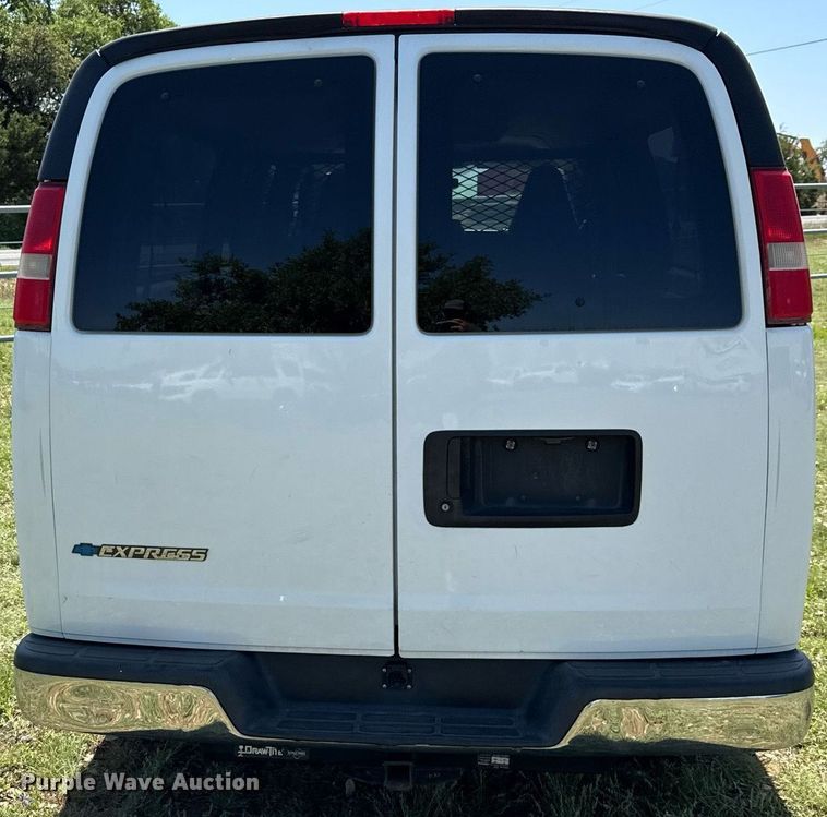 image for item EJ3563 2016 Chevrolet Express 3500 van