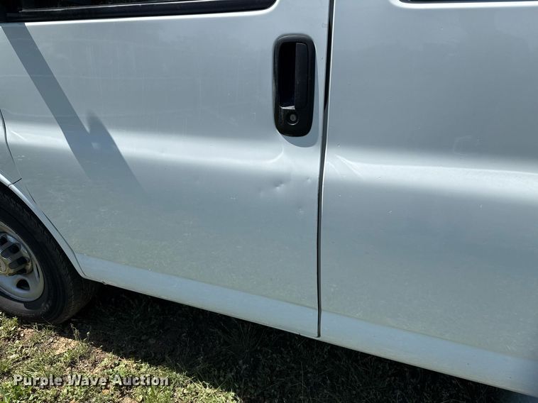 image for item EJ3563 2016 Chevrolet Express 3500 van