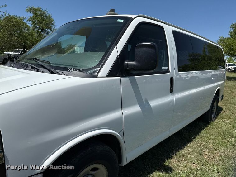 image for item EJ3563 2016 Chevrolet Express 3500 van