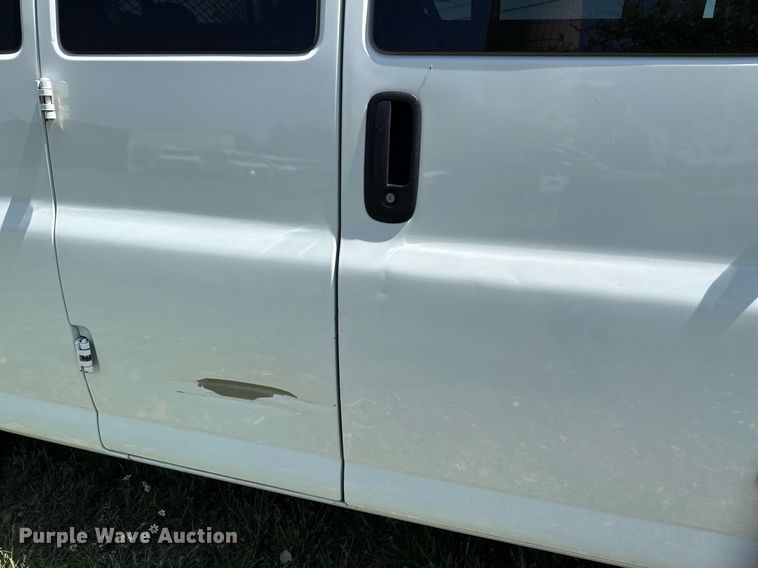 image for item EJ3563 2016 Chevrolet Express 3500 van