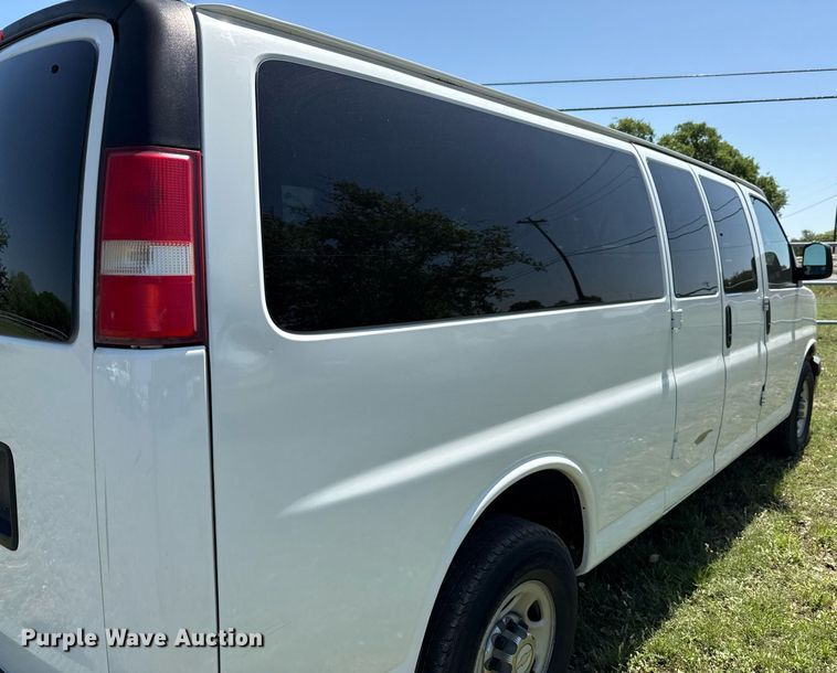 image for item EJ3563 2016 Chevrolet Express 3500 van