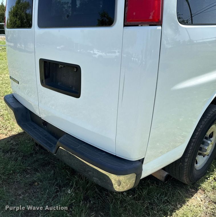 image for item EJ3563 2016 Chevrolet Express 3500 van