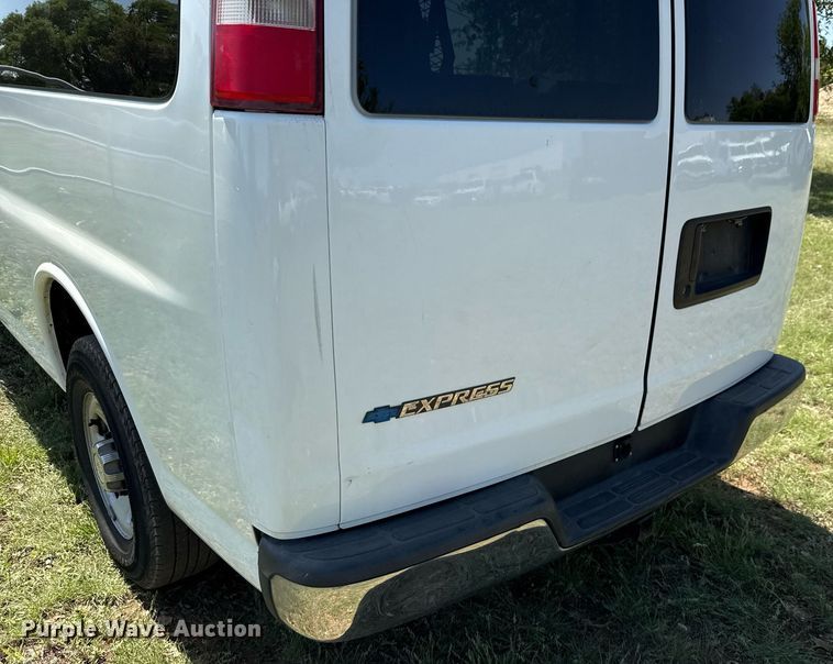 image for item EJ3563 2016 Chevrolet Express 3500 van